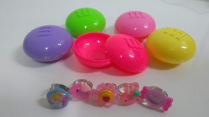 Pierścionki w pudełeczku 5 szt.