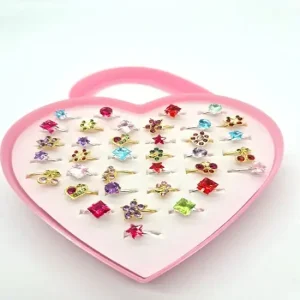 kilka rodzajów kryształkowych pierścionków